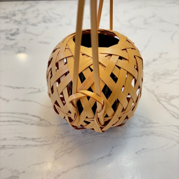 Japanese Handwoven Bamboo Basket Vase- Small Kago Ikebana vase - Picture 10 of 12